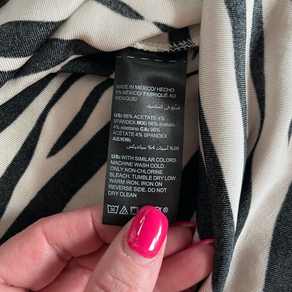 Chico’s Traveler’s Style Black & White Flowy Blouse Women’s Size Large - Picture 9 of 15